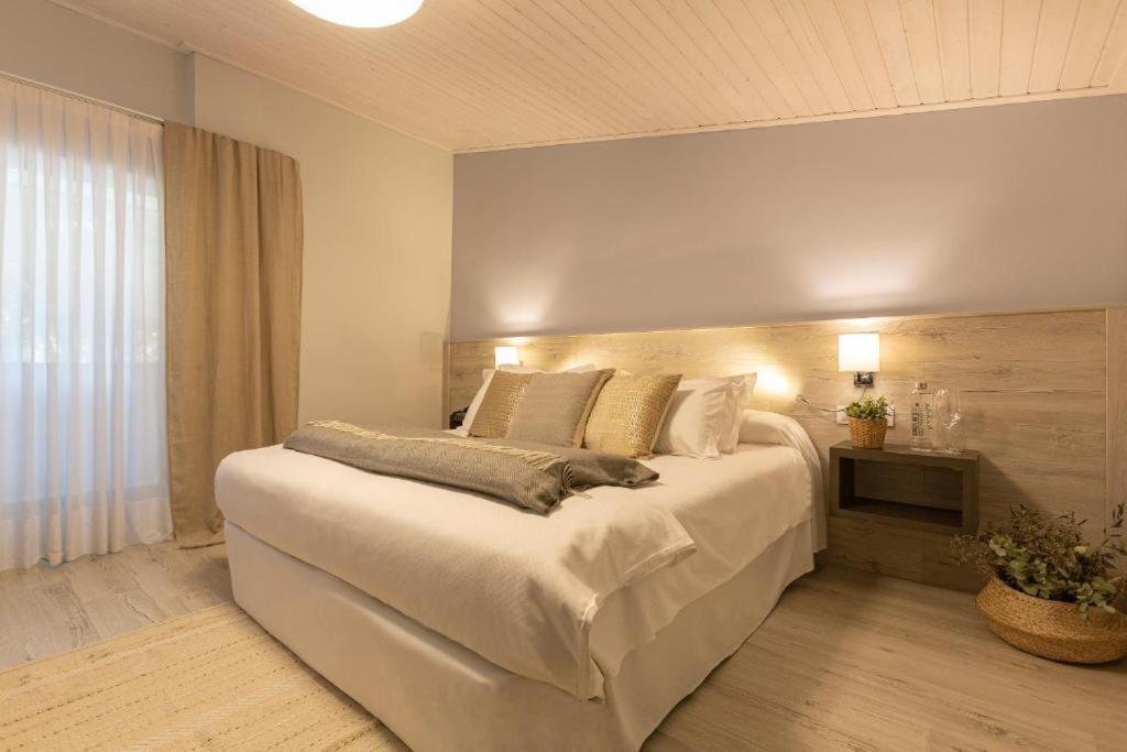 Hotel Restaurante El Montico 托尔德西拉斯 外观 照片