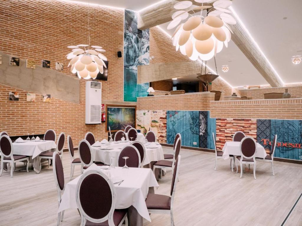 Hotel Restaurante El Montico 托尔德西拉斯 外观 照片