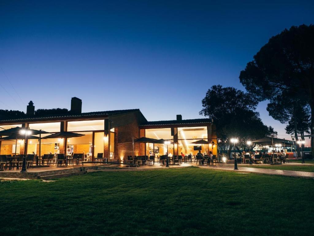Hotel Restaurante El Montico 托尔德西拉斯 外观 照片