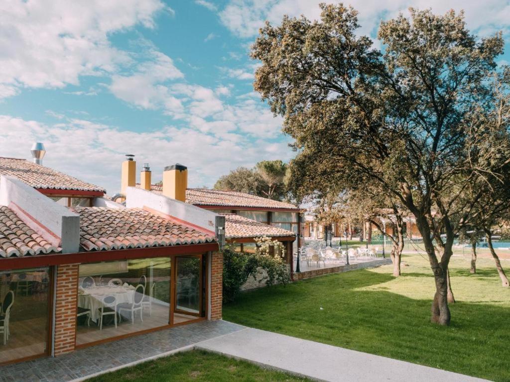 Hotel Restaurante El Montico 托尔德西拉斯 外观 照片