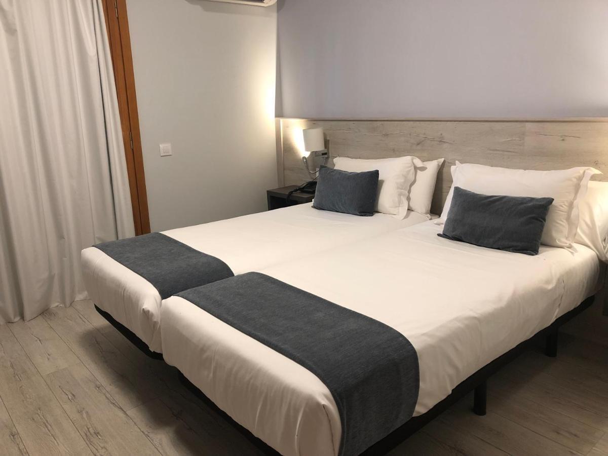Hotel Restaurante El Montico 托尔德西拉斯 外观 照片