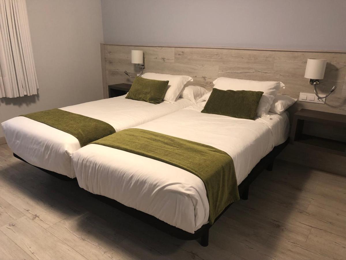 Hotel Restaurante El Montico 托尔德西拉斯 外观 照片